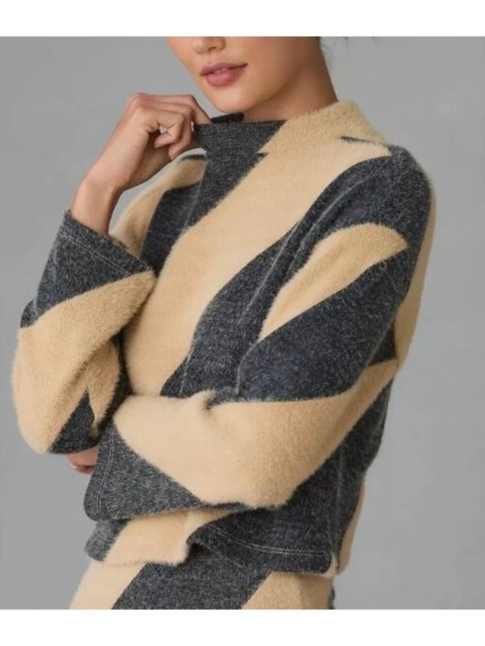 Maeve Anthropologie Sweater Womens Small Beige Gray Striped Cozy Chic Fuzzy
